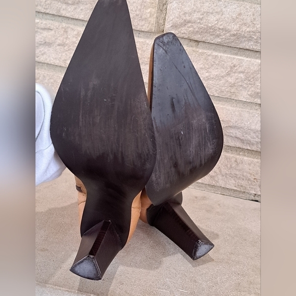 Steve Madden Leather Camel Colored Pointed Toe Boots 7.5B Triangle Heel Side Zip - Picture 9 of 10